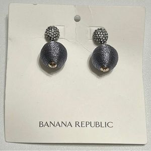 Banana Republic drop earrings
